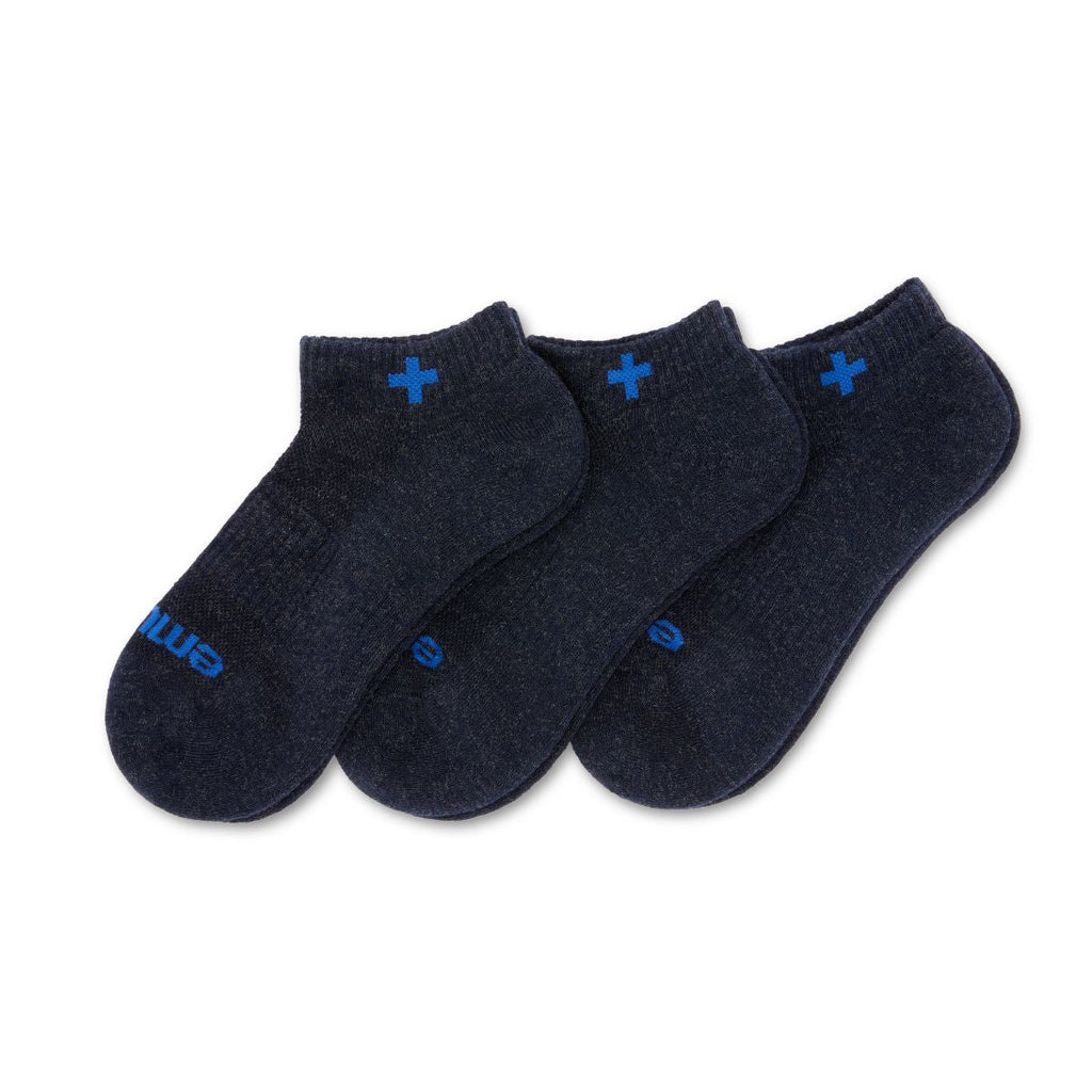 trois paires de chaussettes de cheville bleu foncé trois paires de chaussettes de cheville bleu foncé