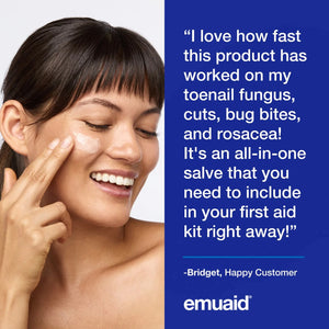 Femme appliquant une crème emuaid sur le visage
