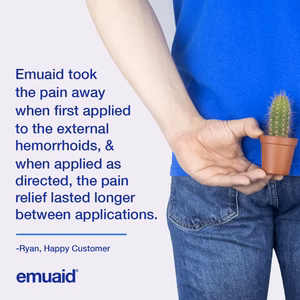 personne tenant un petit cactus avec un témoignage d'emuaid