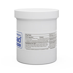 récipient de crème médicale blanche avec étiquettes