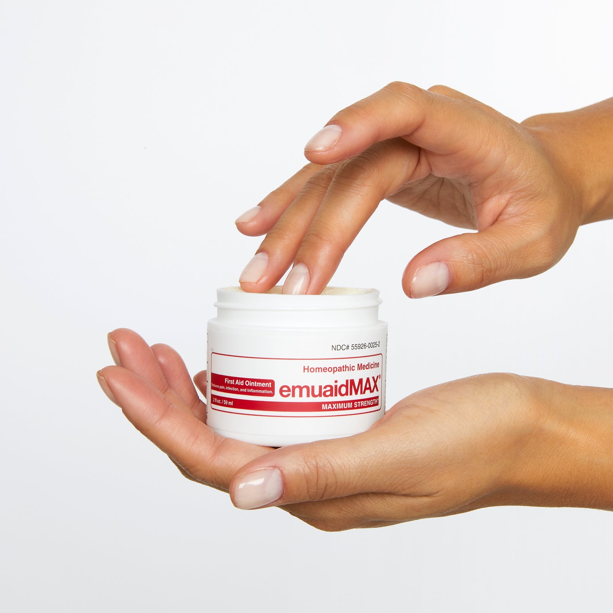 main avec emuaid crème